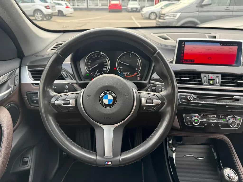 BMW X1 xDrive18d Sport Line Navi LED Leder AHK HiFi 07/2019-photo-11