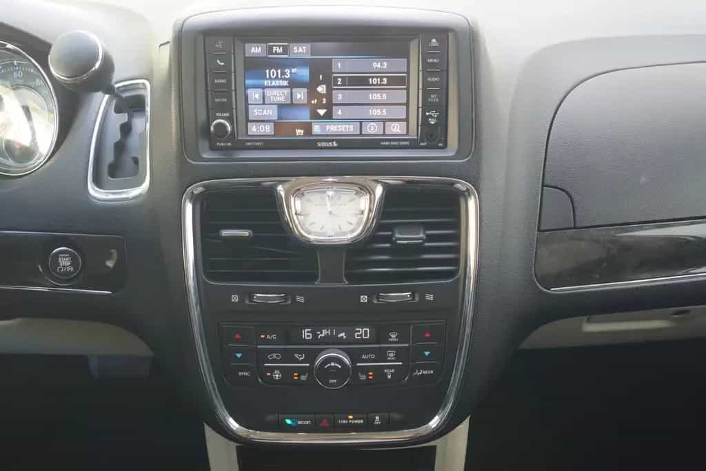 Chrysler Voyager Town & Country*Leder*Klima*Kamera*6-Sitzer*LPG* 07/2016-photo-12