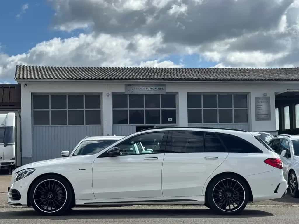 Mercedes-Benz C 300 Kombi AMG LINE*BLACK STYLE*PANO*BURMESTER* 10/2017-photo-2