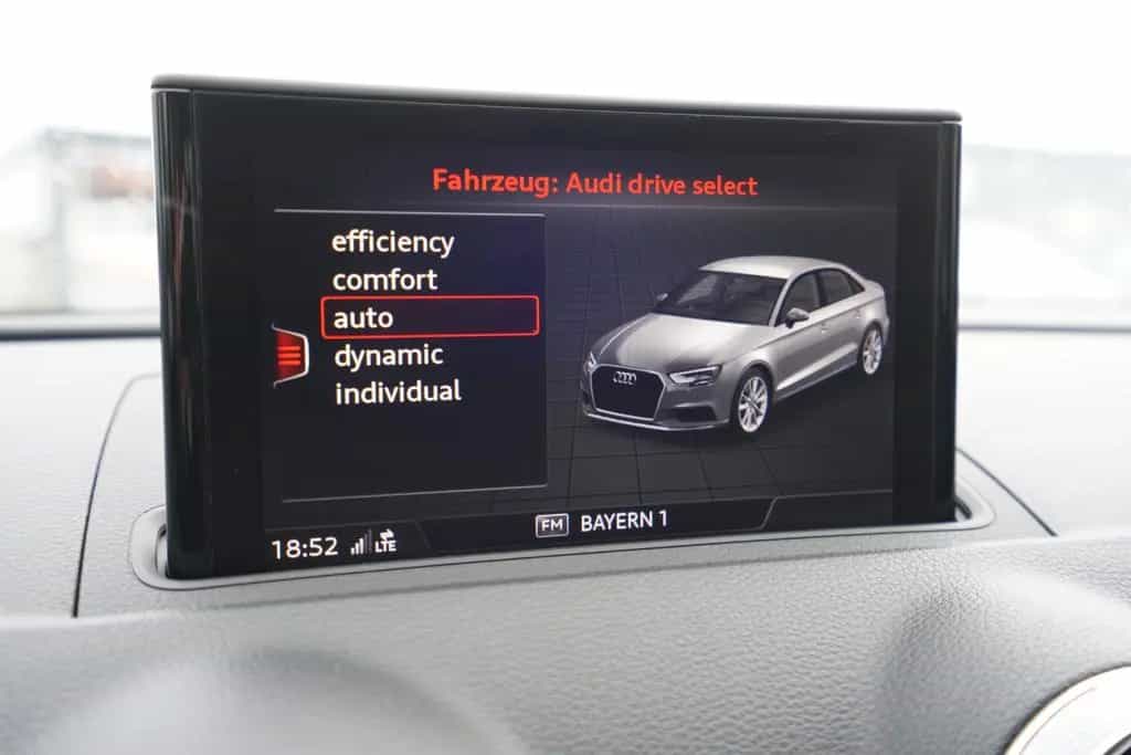 Audi A3 Limo 2.0TDI*Sport*Automatik*Navi*SHZ*Xenon* 02/2018-photo-28