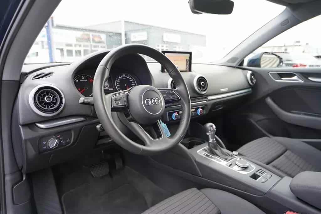 Audi A3 Limo 2.0TDI*Sport*Automatik*Navi*SHZ*Xenon* 02/2018-photo-9