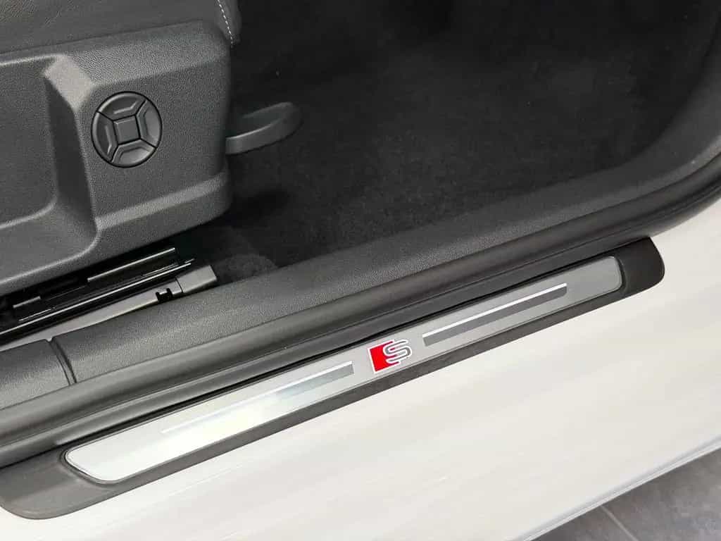 Audi A3 35 TDI ed. one ACC HUD S line Matrix Pano B&O 10/2020-photo-28