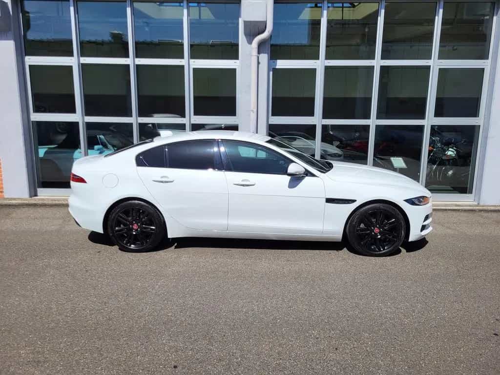 Jaguar XE D 200 SE AWD *Black Pack*1.Hand* 02/2023-photo-4