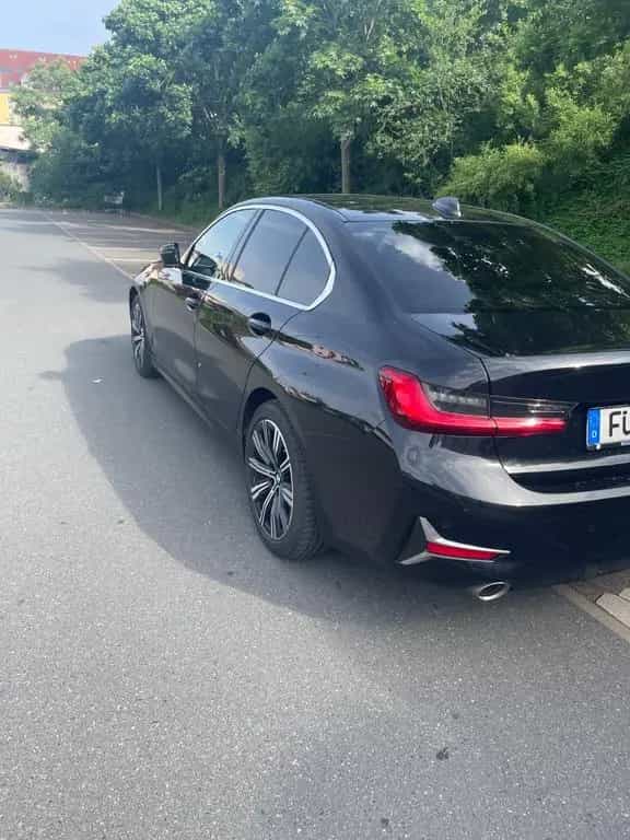 BMW 320 i xDrive Automatic - 09/2018-photo-3