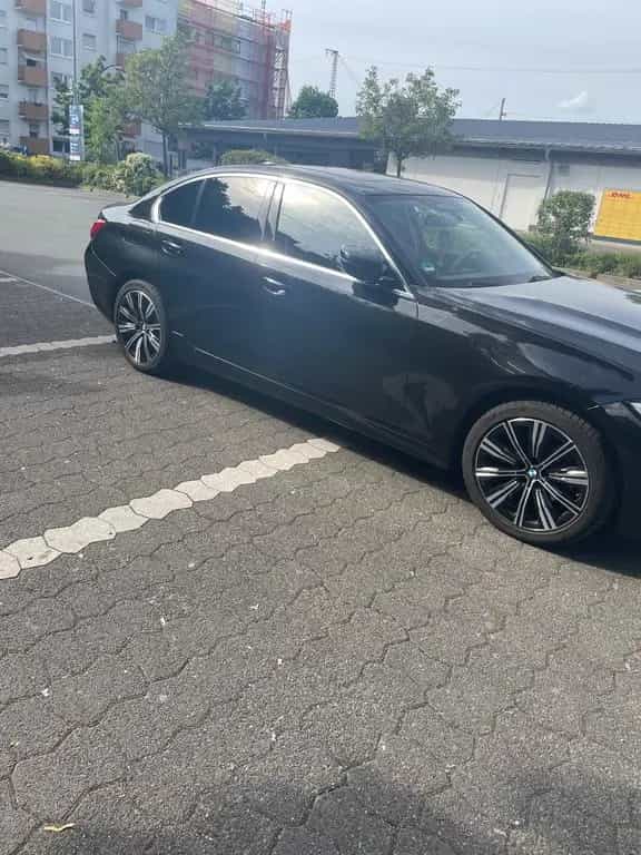 BMW 320 i xDrive Automatic - 09/2018-photo-4