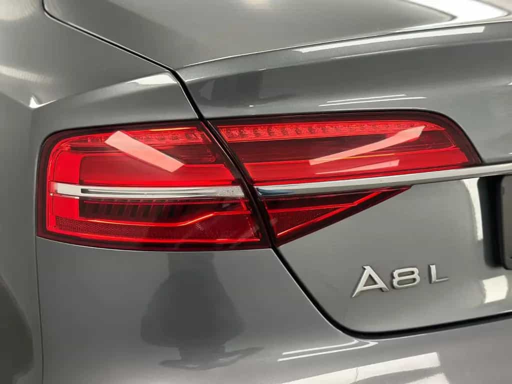 Audi A8 3.0 TDI L QUATTRO 1.HAND PANO BOSE 360° 10/2017-photo-16