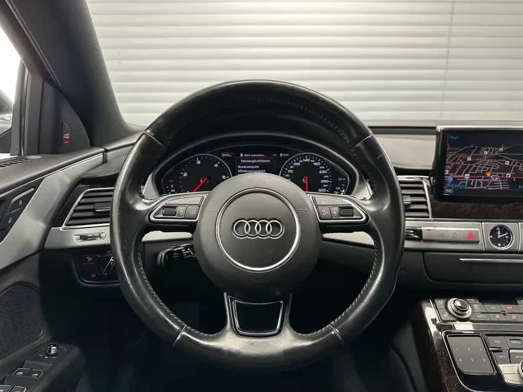 Audi A8 3.0 TDI L QUATTRO 1.HAND PANO BOSE 360° 10/2017-photo-25