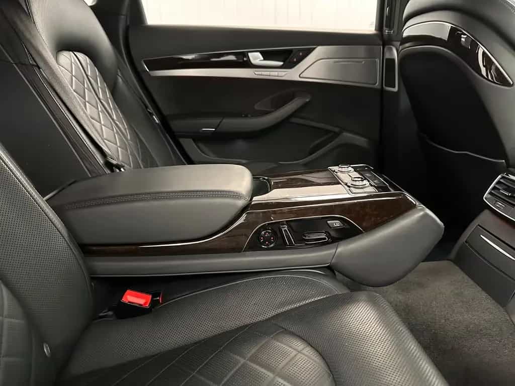 Audi A8 3.0 TDI L QUATTRO 1.HAND PANO BOSE 360° 10/2017-photo-31