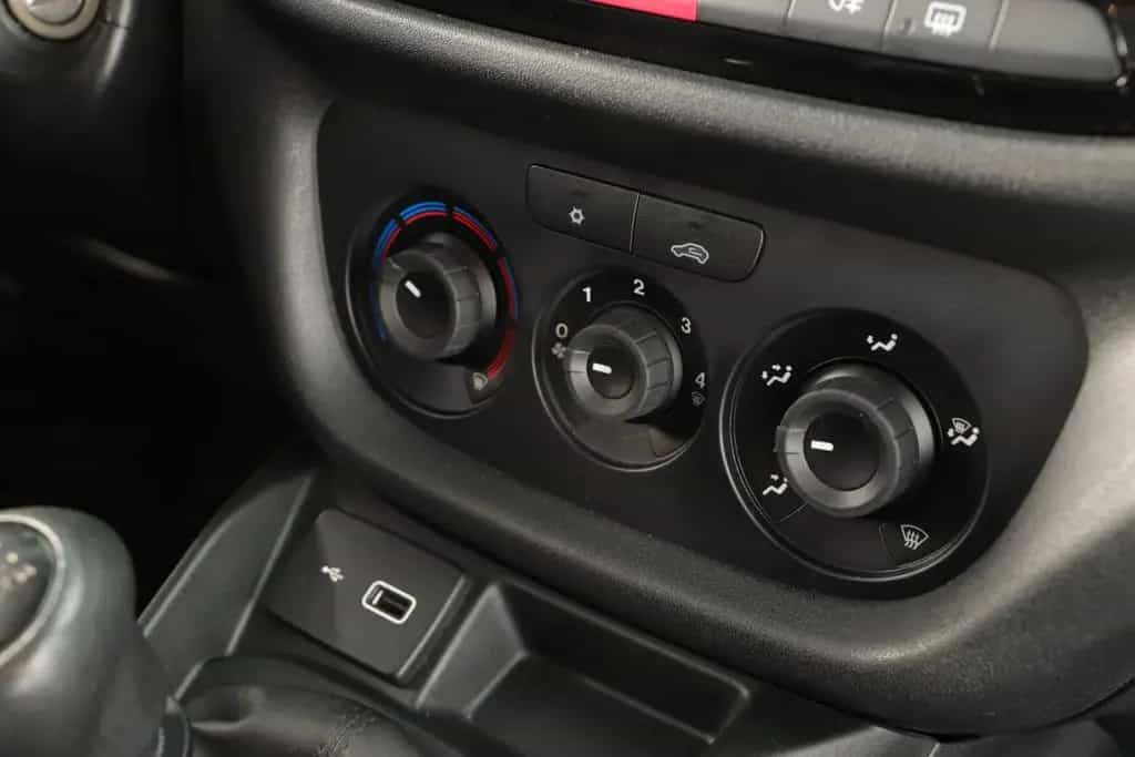 Fiat Doblo 1.4 T-Jet 16V Lounge KD+TÜV NEU SELTE 11/2019-photo-26