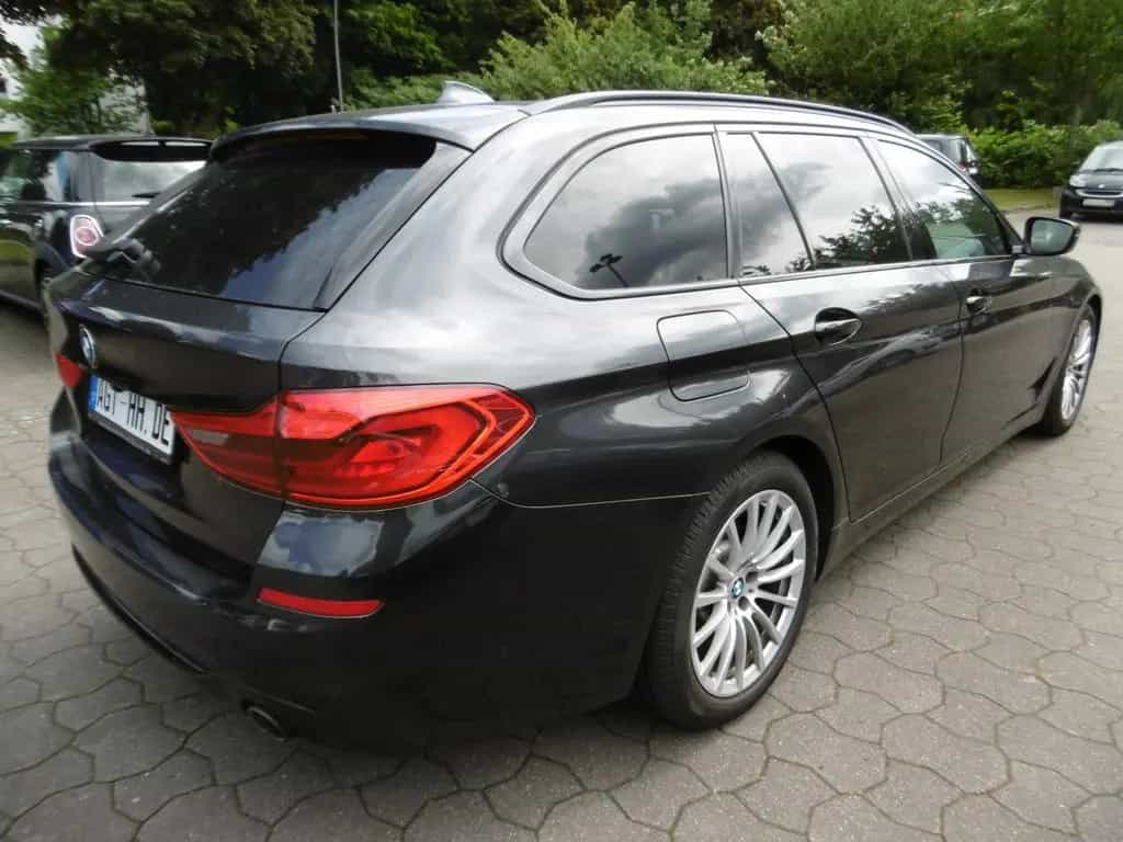 BMW 520 dA Touring Sport Line HUD LED Leder Nav Pano 06/2019-photo-1