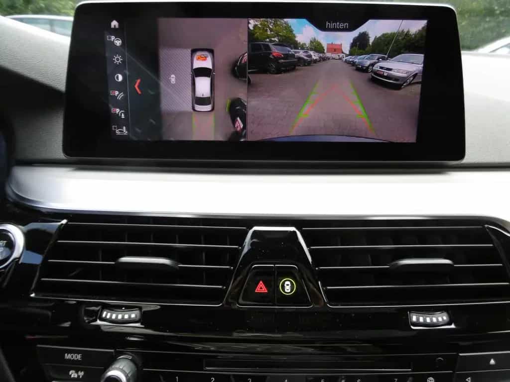 BMW 520 dA Touring Sport Line HUD LED Leder Nav Pano 06/2019-photo-11