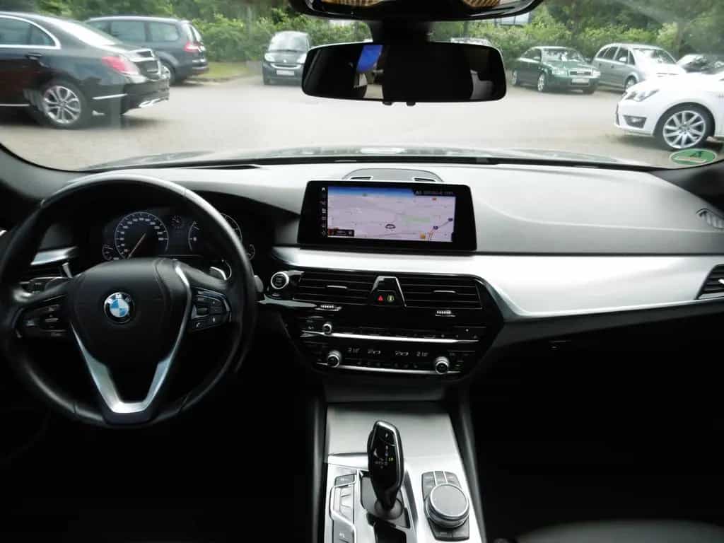BMW 520 dA Touring Sport Line HUD LED Leder Nav Pano 06/2019-photo-5