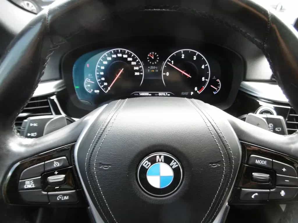 BMW 520 dA Touring Sport Line HUD LED Leder Nav Pano 06/2019-photo-6