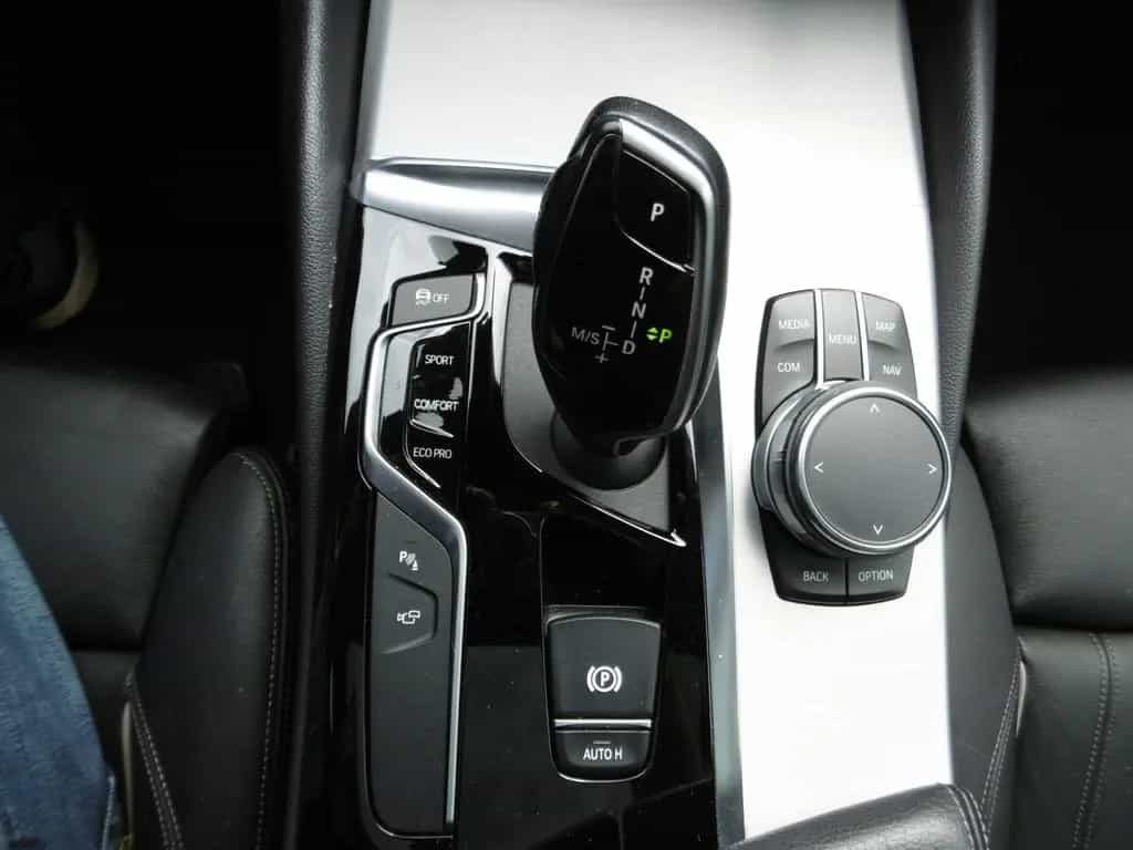 BMW 520 dA Touring Sport Line HUD LED Leder Nav Pano 06/2019-photo-8