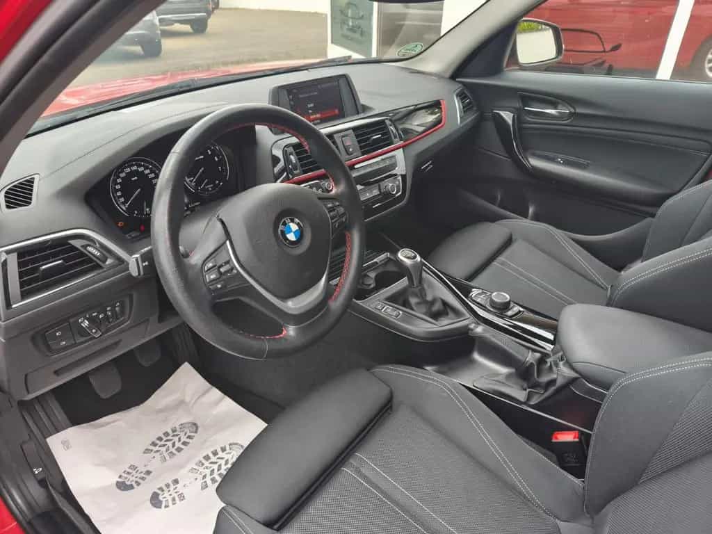BMW 118 i Sport Line *LED*SHZ*PDC*Tempomat*8Fach* 09/2019-photo-1