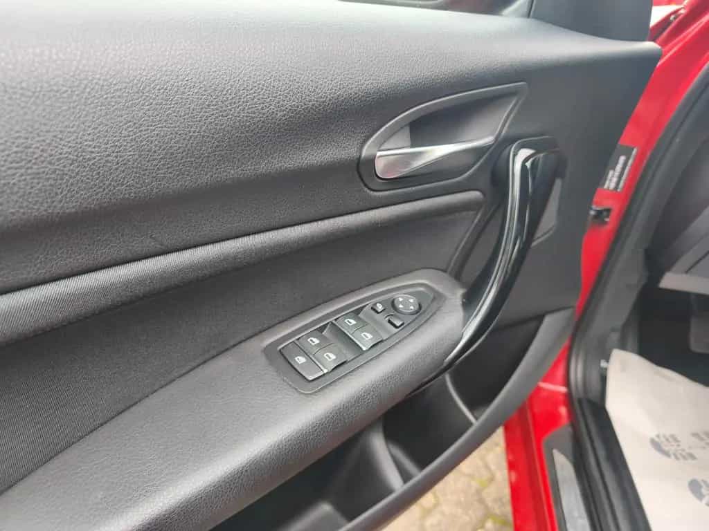 BMW 118 i Sport Line *LED*SHZ*PDC*Tempomat*8Fach* 09/2019-photo-11