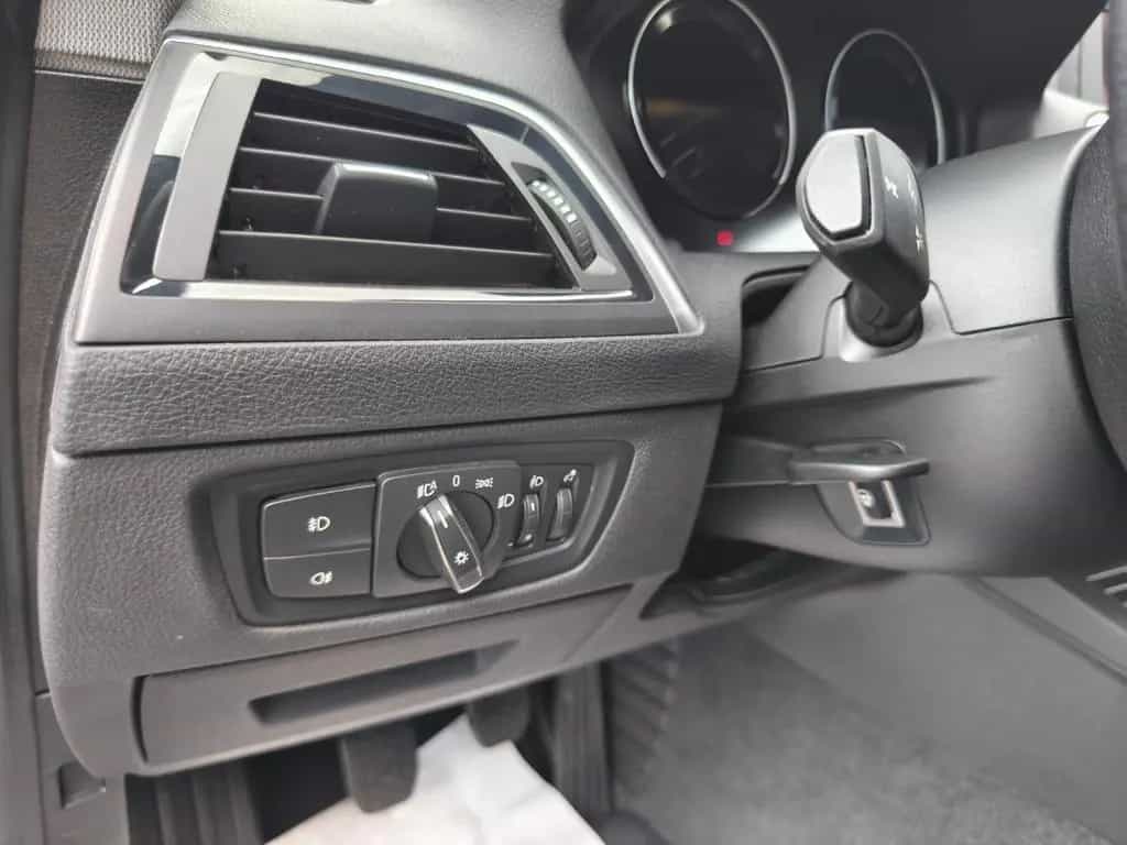 BMW 118 i Sport Line *LED*SHZ*PDC*Tempomat*8Fach* 09/2019-photo-7