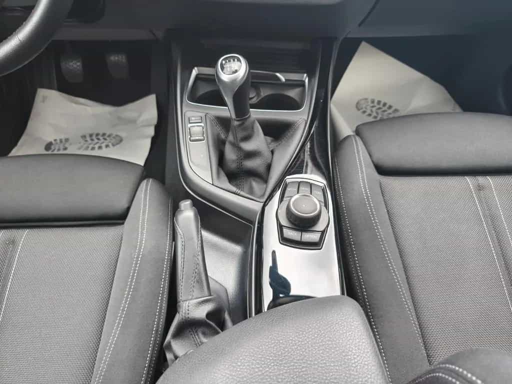 BMW 118 i Sport Line *LED*SHZ*PDC*Tempomat*8Fach* 09/2019-photo-9