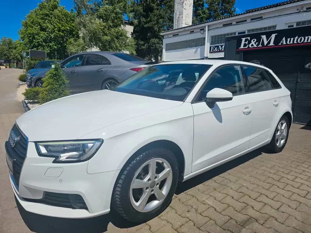 Audi A3 Sportback Automatik*NAVI*XENON*PDC*SHZ* 01/2018-photo-0