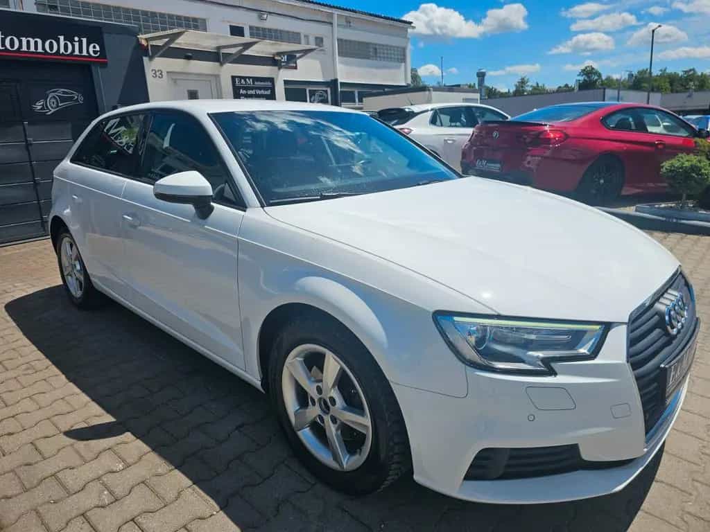 Audi A3 Sportback Automatik*NAVI*XENON*PDC*SHZ* 01/2018-photo-1