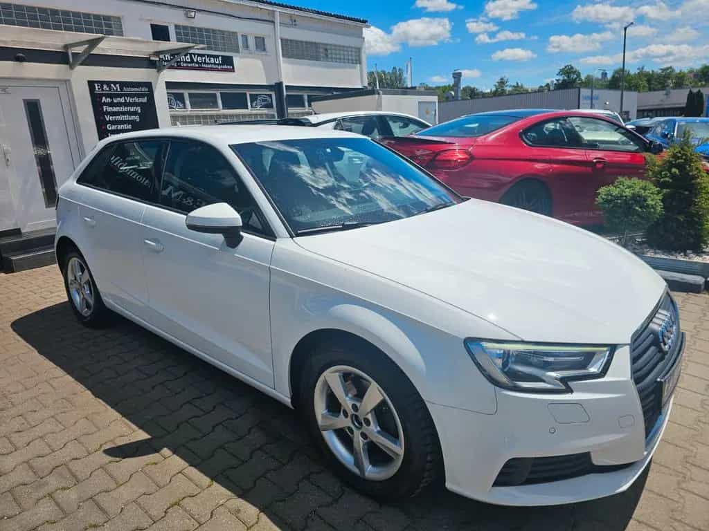 Audi A3 Sportback Automatik*NAVI*XENON*PDC*SHZ* 01/2018-photo-2