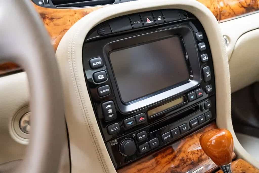 Jaguar XJ 3.5 V8 - Low Mileage - R Design - 07/2005-photo-15