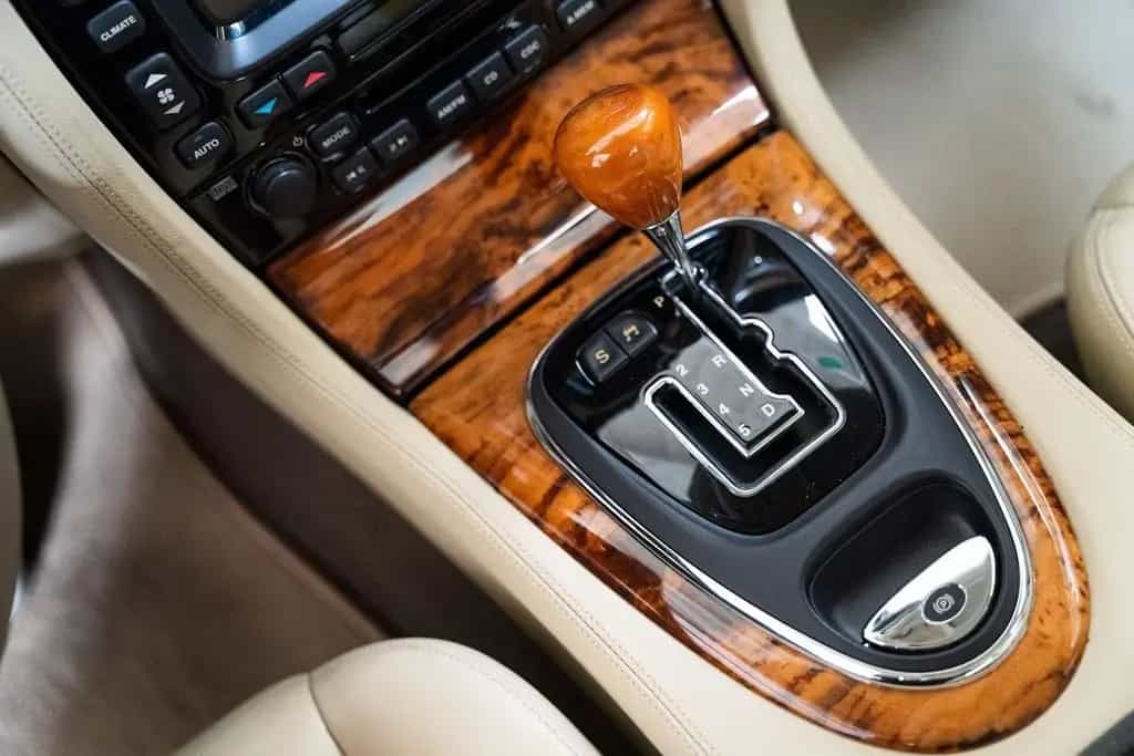 Jaguar XJ 3.5 V8 - Low Mileage - R Design - 07/2005-photo-16