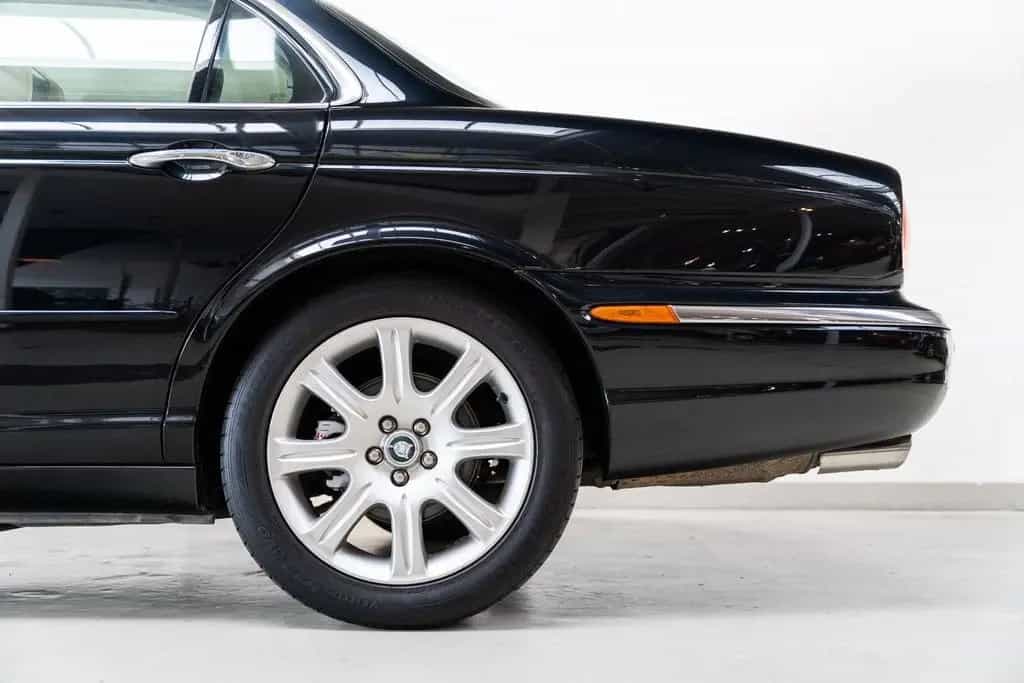 Jaguar XJ 3.5 V8 - Low Mileage - R Design - 07/2005-photo-27