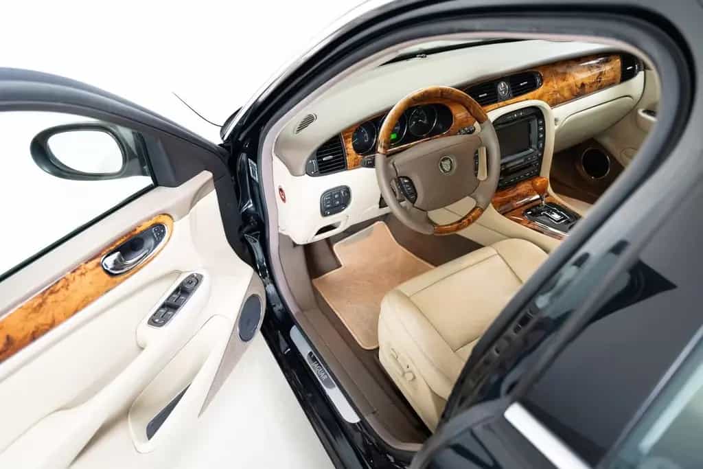 Jaguar XJ 3.5 V8 - Low Mileage - R Design - 07/2005-photo-5
