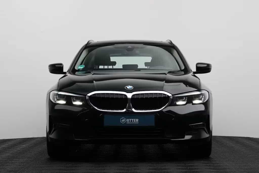 BMW 320 d Touring Panoramadach PDC LED  SHZ DAB 07/2022-photo-1