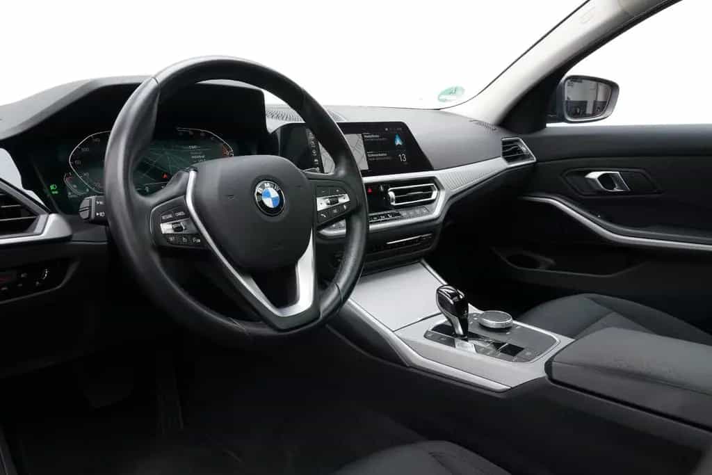 BMW 320 d Touring Panoramadach PDC LED  SHZ DAB 07/2022-photo-11