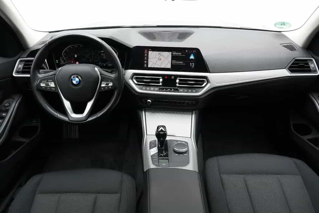BMW 320 d Touring Panoramadach PDC LED  SHZ DAB 07/2022-photo-13
