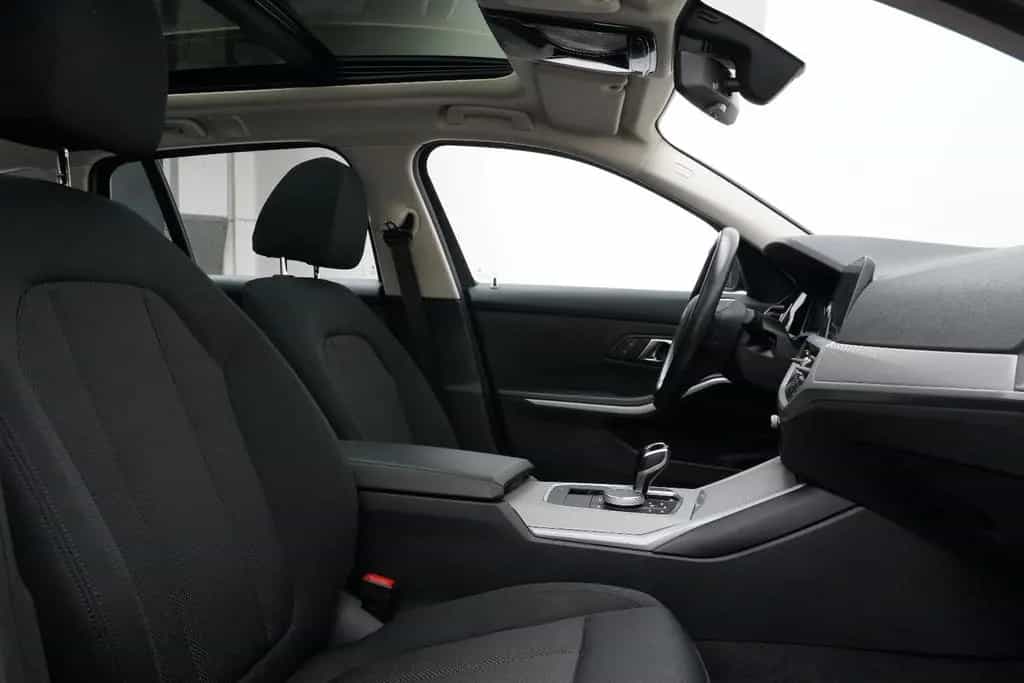 BMW 320 d Touring Panoramadach PDC LED  SHZ DAB 07/2022-photo-16