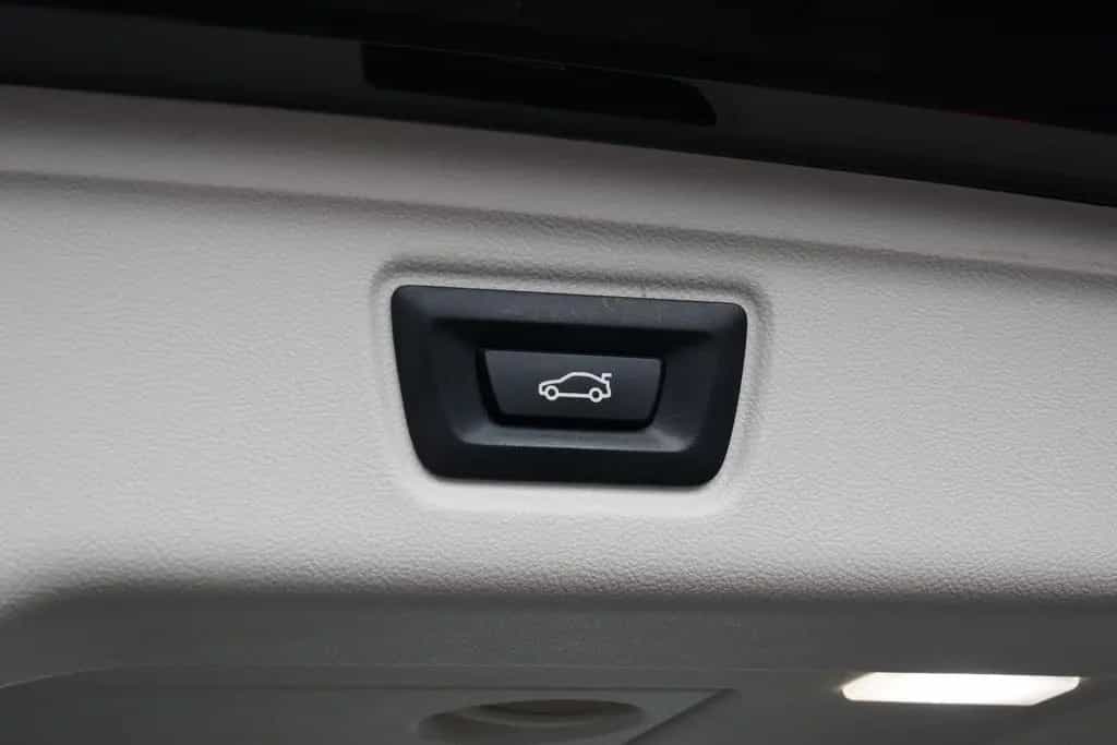 BMW 320 d Touring Panoramadach PDC LED  SHZ DAB 07/2022-photo-21
