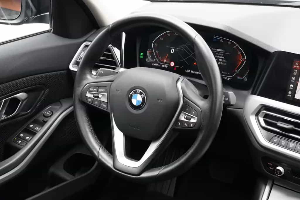 BMW 320 d Touring Panoramadach PDC LED  SHZ DAB 07/2022-photo-23