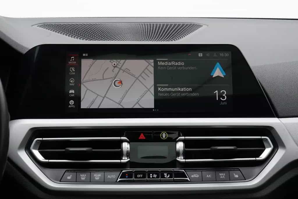 BMW 320 d Touring Panoramadach PDC LED  SHZ DAB 07/2022-photo-27
