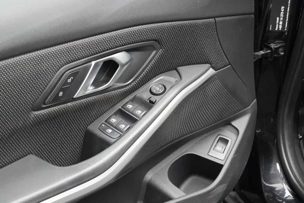 BMW 320 d Touring Panoramadach PDC LED  SHZ DAB 07/2022-photo-31