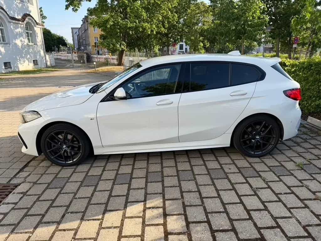 BMW 120 TOP - BMW 120i M Sport Steptronic M Sport mit 07/2021-photo-1