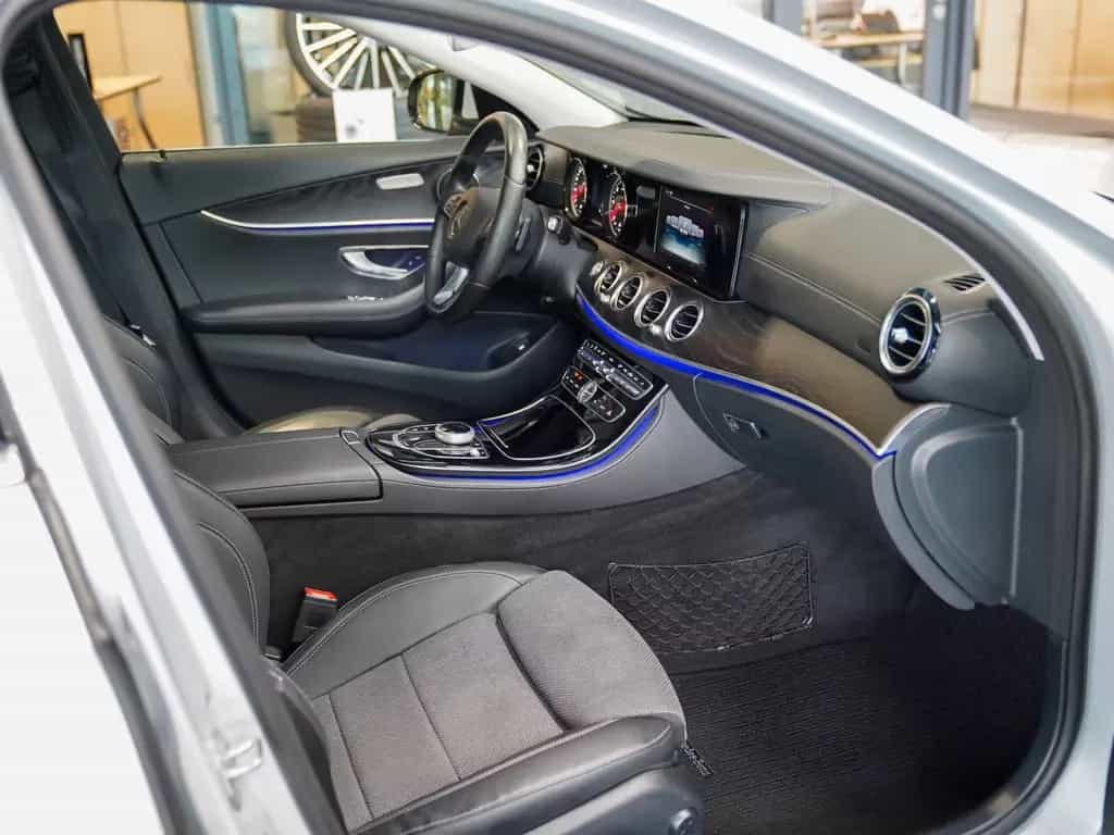 Mercedes-Benz E 220 d T AVANTGARDE AHK MULTIBEAM Kamera Totwi 02/2017-photo-10