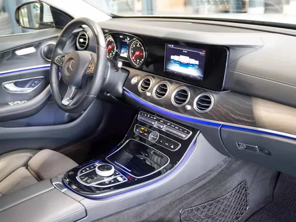 Mercedes-Benz E 220 d T AVANTGARDE AHK MULTIBEAM Kamera Totwi 02/2017-photo-11