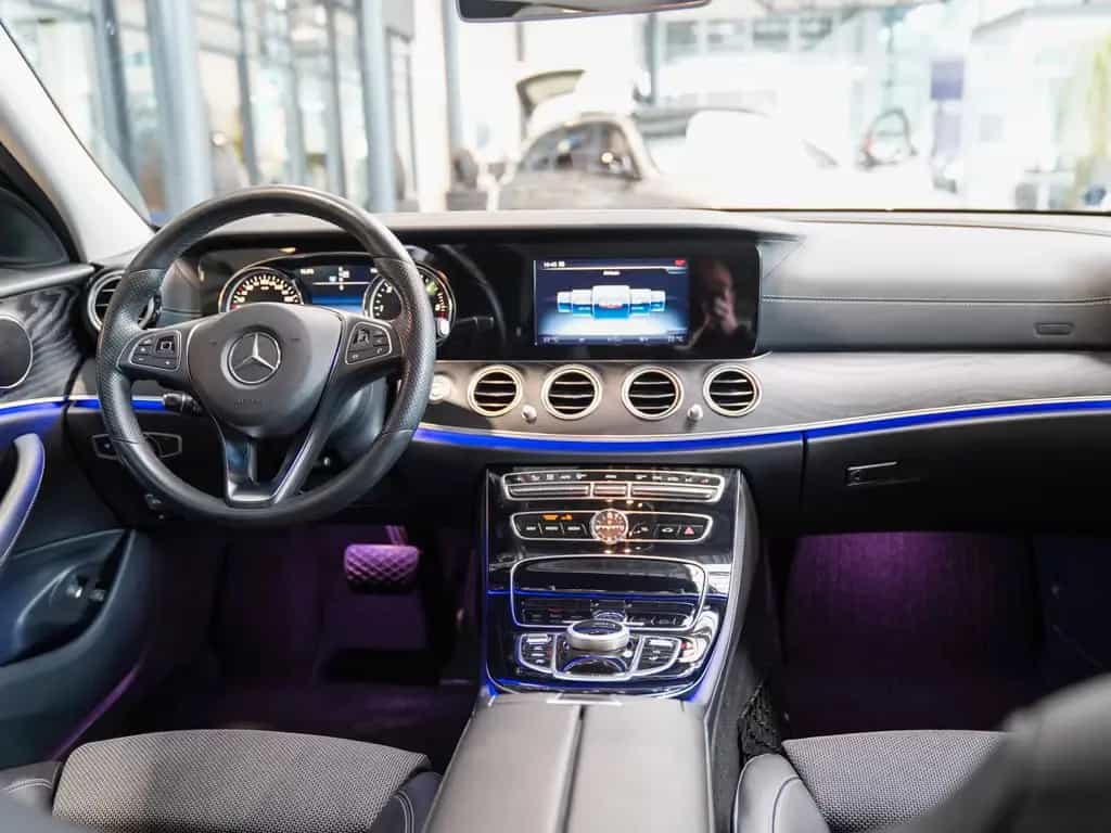 Mercedes-Benz E 220 d T AVANTGARDE AHK MULTIBEAM Kamera Totwi 02/2017-photo-14