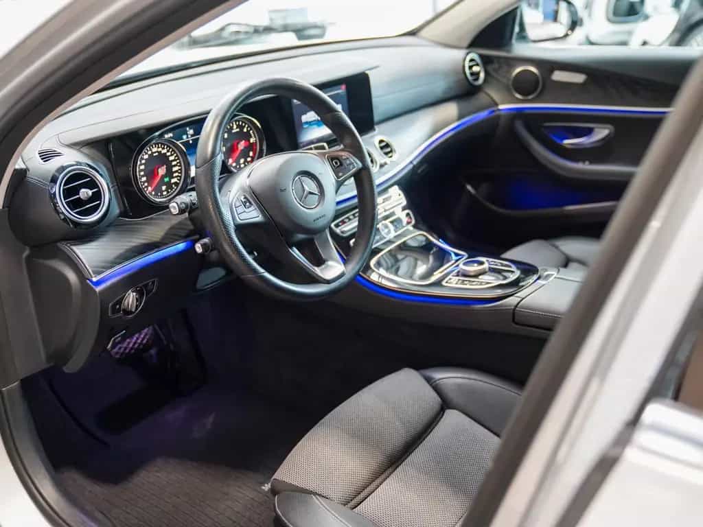 Mercedes-Benz E 220 d T AVANTGARDE AHK MULTIBEAM Kamera Totwi 02/2017-photo-15