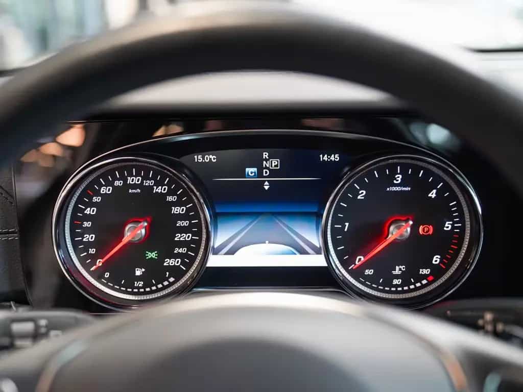 Mercedes-Benz E 220 d T AVANTGARDE AHK MULTIBEAM Kamera Totwi 02/2017-photo-17