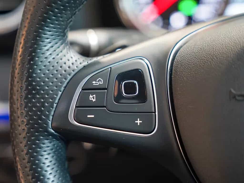 Mercedes-Benz E 220 d T AVANTGARDE AHK MULTIBEAM Kamera Totwi 02/2017-photo-18