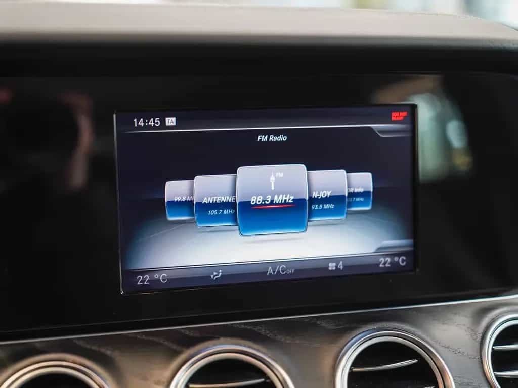 Mercedes-Benz E 220 d T AVANTGARDE AHK MULTIBEAM Kamera Totwi 02/2017-photo-20