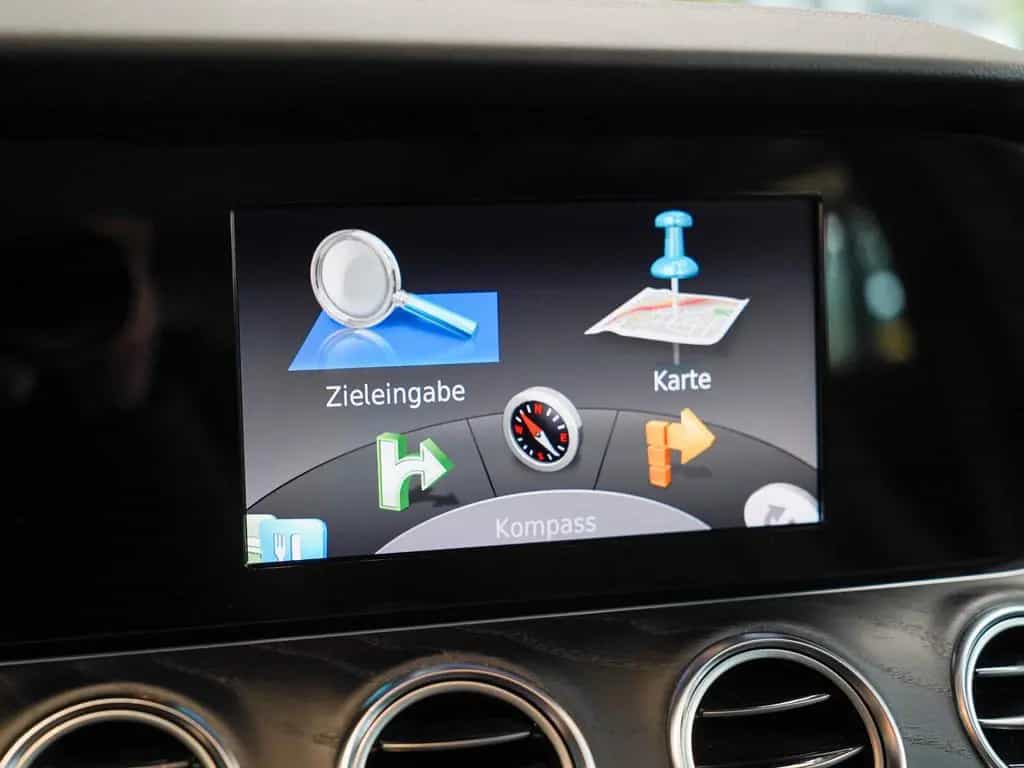 Mercedes-Benz E 220 d T AVANTGARDE AHK MULTIBEAM Kamera Totwi 02/2017-photo-21