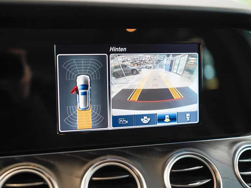 Mercedes-Benz E 220 d T AVANTGARDE AHK MULTIBEAM Kamera Totwi 02/2017-photo-23