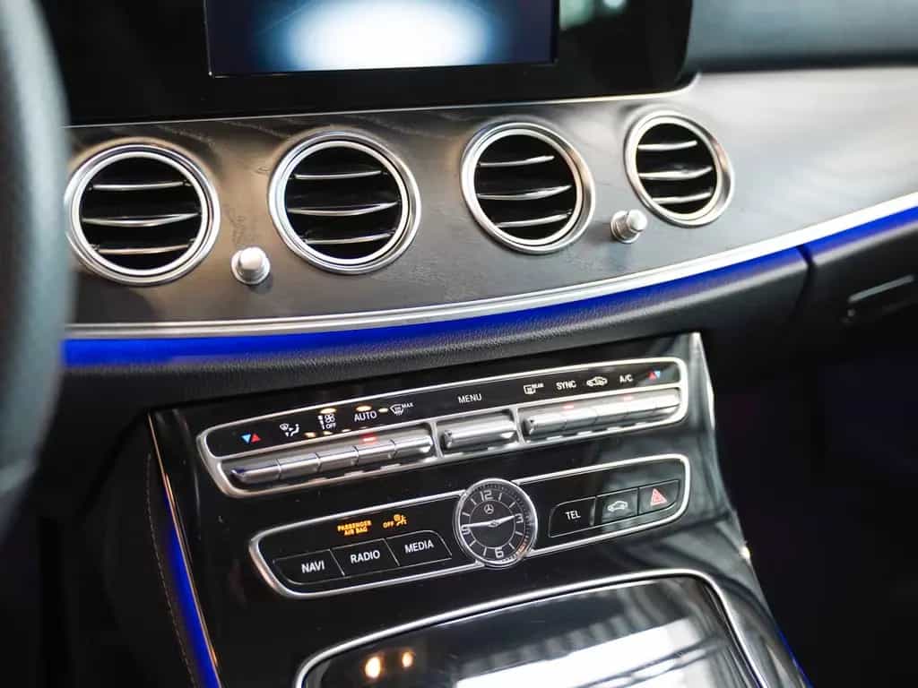 Mercedes-Benz E 220 d T AVANTGARDE AHK MULTIBEAM Kamera Totwi 02/2017-photo-24