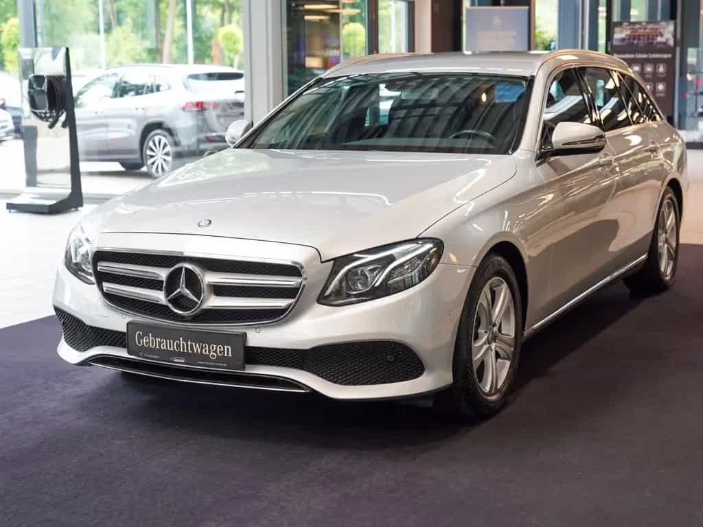 Mercedes-Benz E 220 d T AVANTGARDE AHK MULTIBEAM Kamera Totwi 02/2017-photo-7