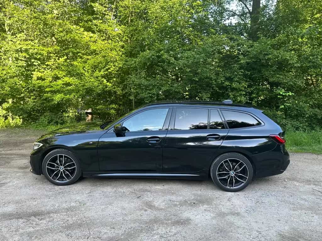 BMW 320 d T M Sport Matrix Laser Pano ACC Adaptiv 02/2022-photo-2